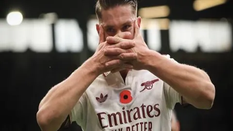 广东三将赛场熠熠生辉，徐中锋矮小身姿展现实力非凡